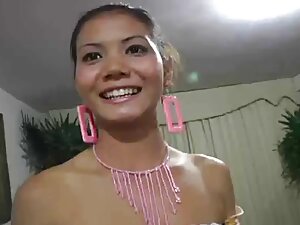 魅惑的な金髪は彼女のポルノの鋳造Wood ...