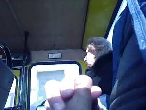 豊かな愛人与えた帽子へなめる従順なメイド ...