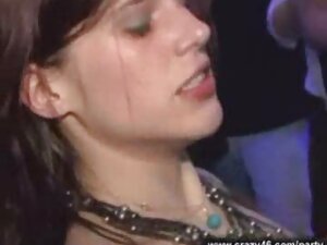 夫は妻と性交し、ストッキングで赤ちゃんの ...